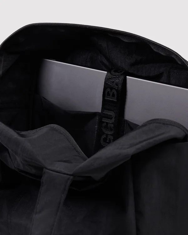 Everyday Cloud Bag - Black - Material: heavyweight-nylon